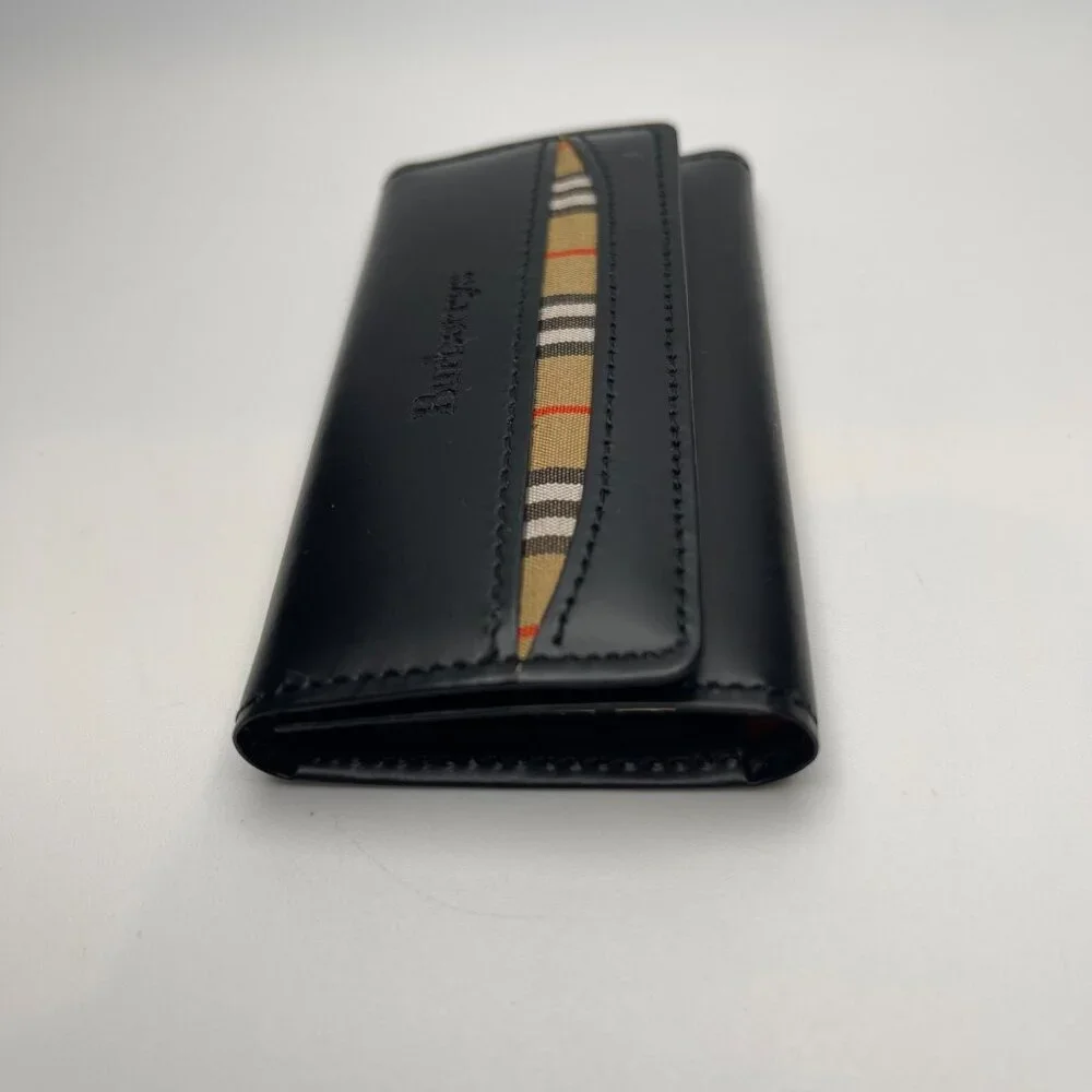 Burberrys Vintage Leather Key Holder with Nova Check Accents in Black - Preowned - Picture 4 of 9